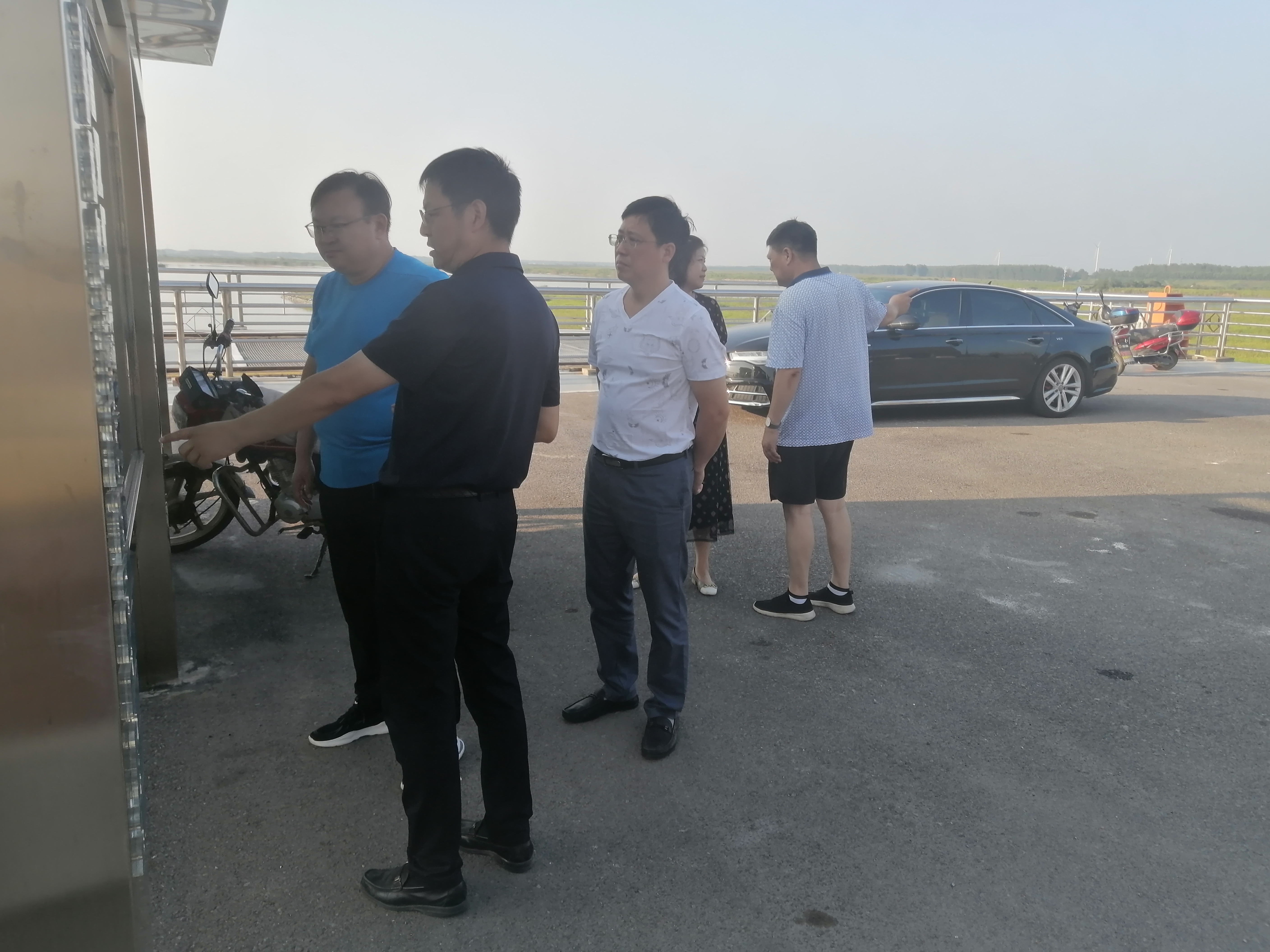 王书记在兴隆局.jpg
